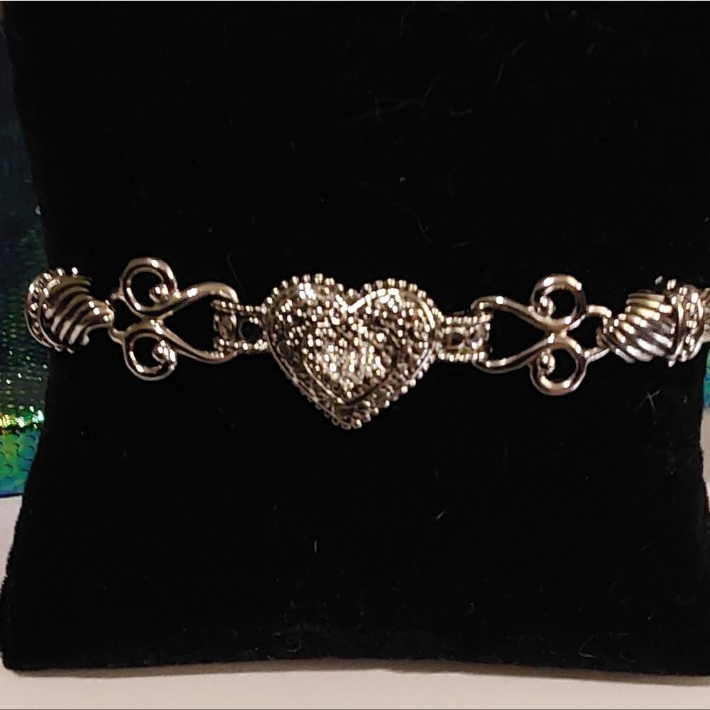 Pretty Silver Vintage Lia Sophia Love & Hearts Link Bracelet